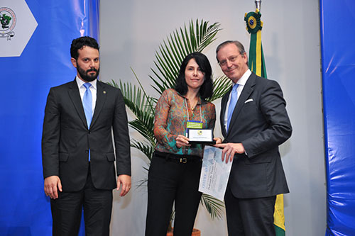 Hélio Buchmüller e Meiga Aurea Mendes Menezes homenageiam Duarte Nuno Vieira